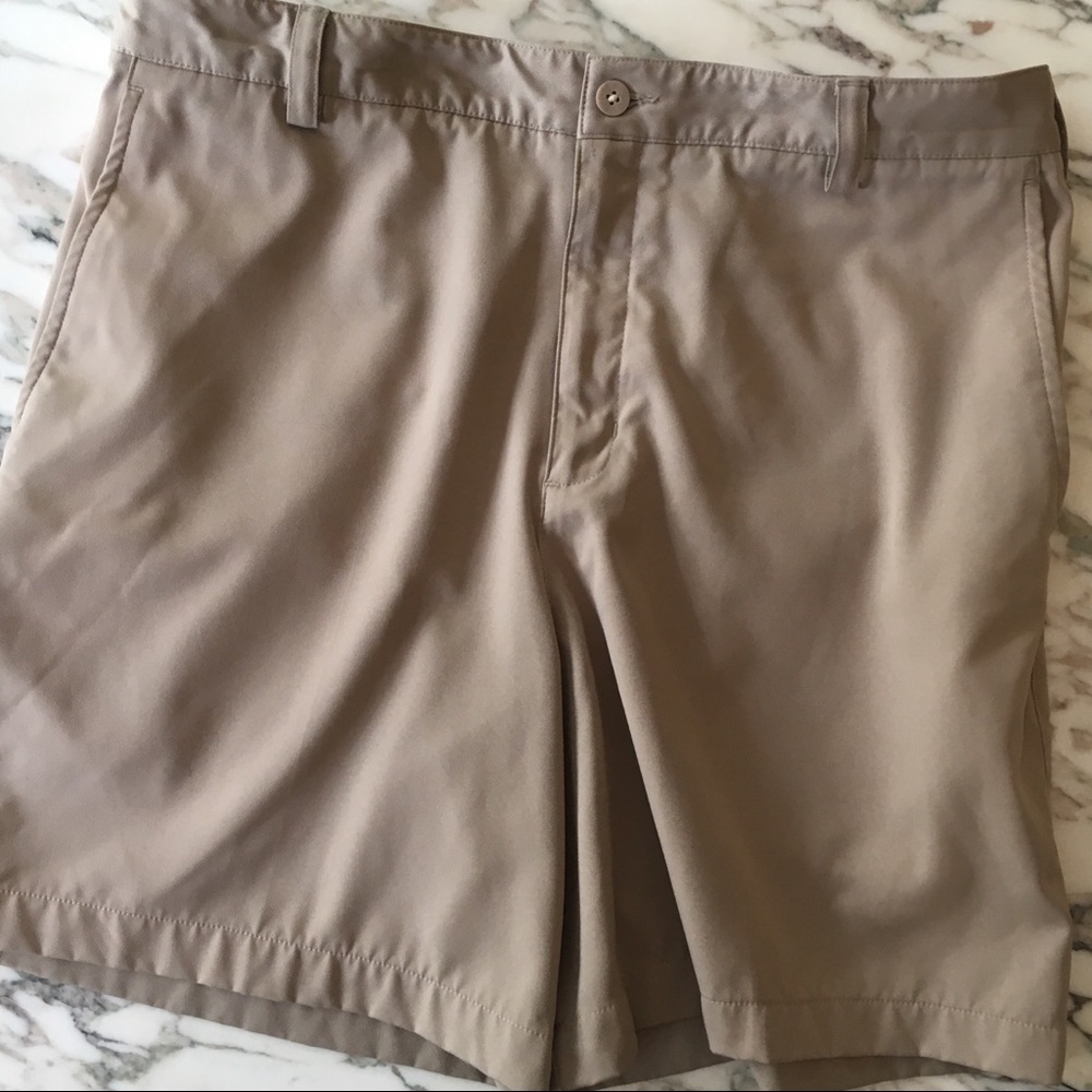 ⛳️⛳️ EUC Mens NIKE GOLF shorts sz 34